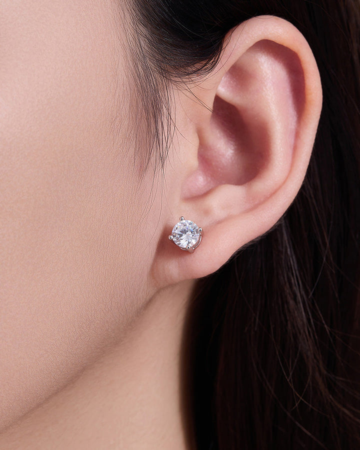 Boucles d'oreilles à tige rondes classiques en zircon