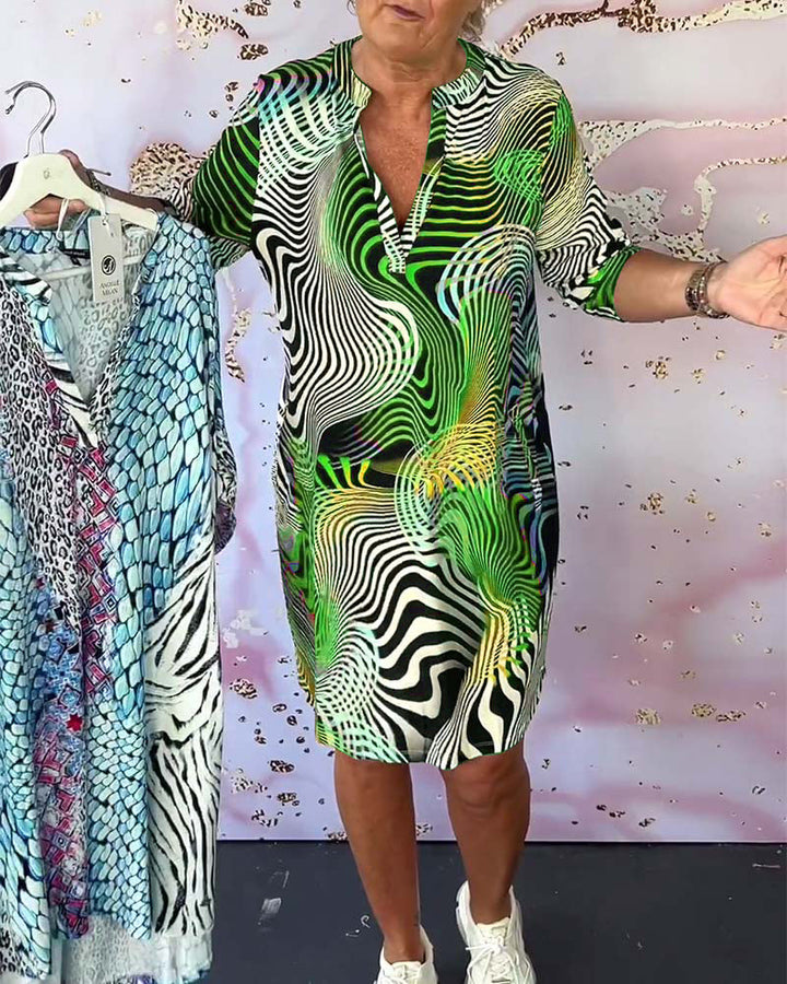 Robe à poches imprimée colorée avec col en V et demi-manches