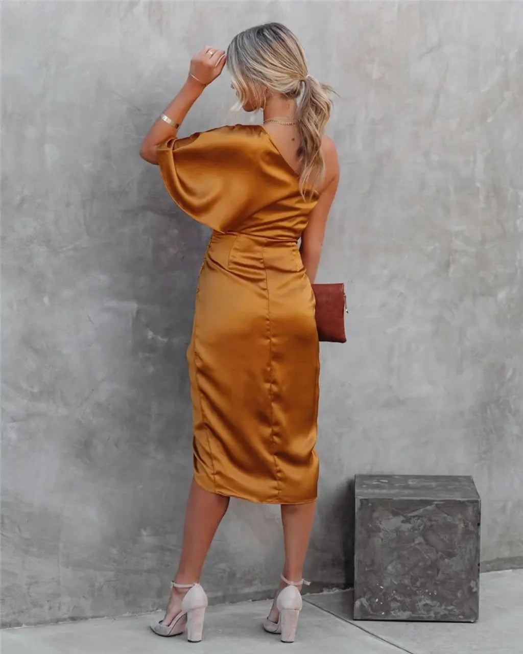 Robe midi asymétrique drapée pour femmes – Cortney