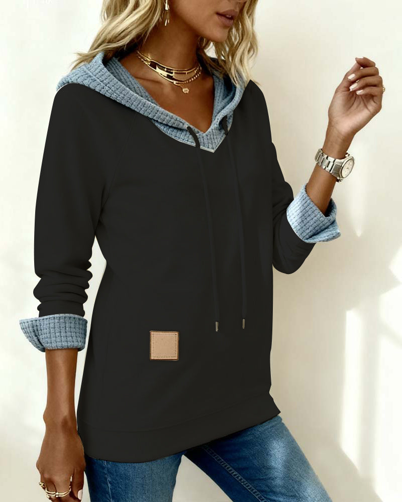 Sweat-shirt décontracté à capuche et empiècements gaufrés