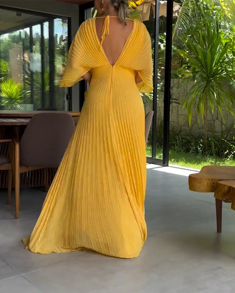 Robe à plis et taille cintrée