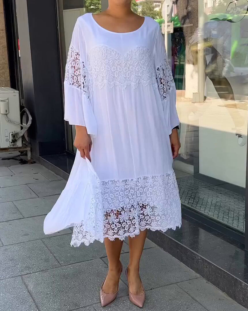 Robe en dentelle à col rond