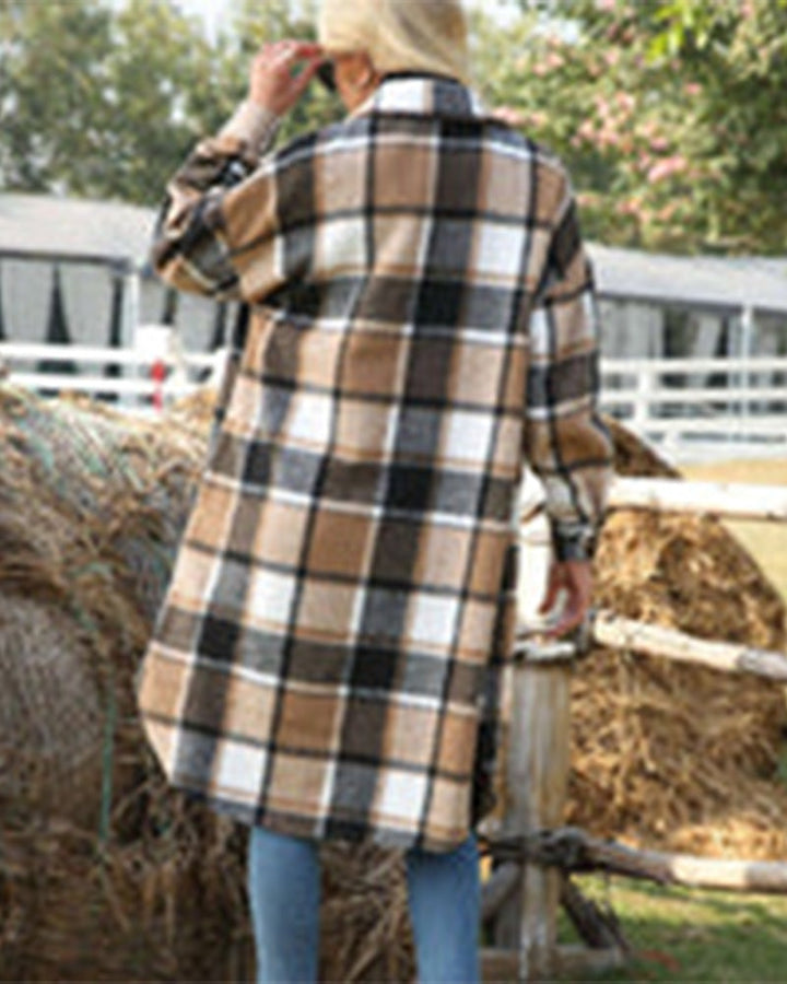 Manteau à carreaux avec boutons à revers