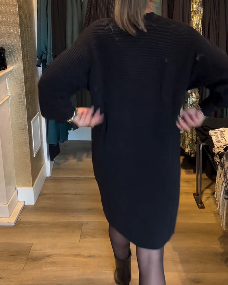 Robe pull de couleur unie à col en V
